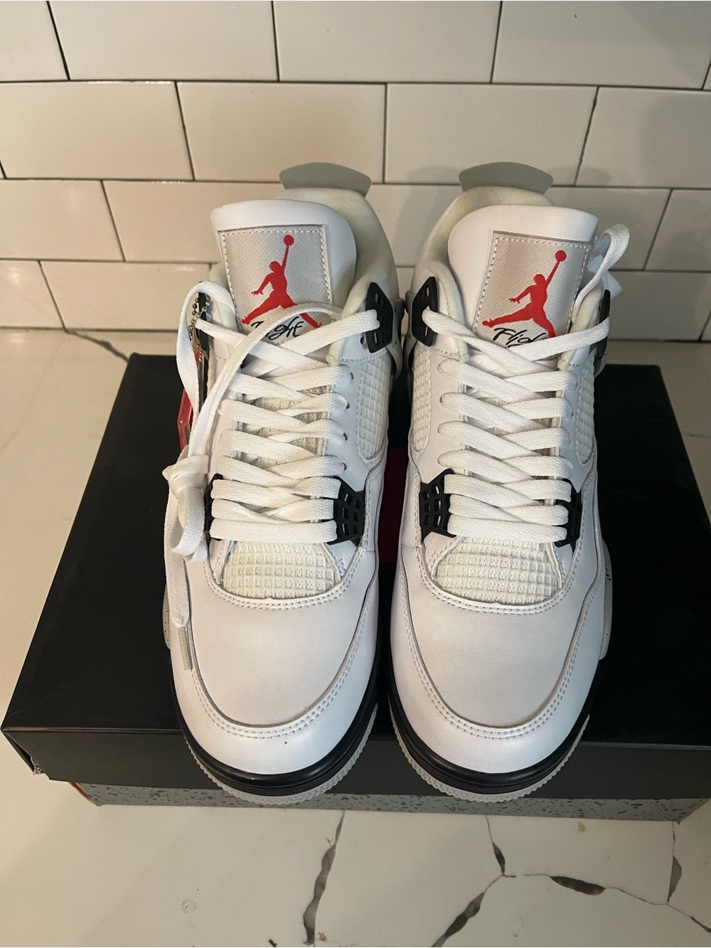 Men’s Retro 4 White Cement Size 9.5. - Picture 5 of 8